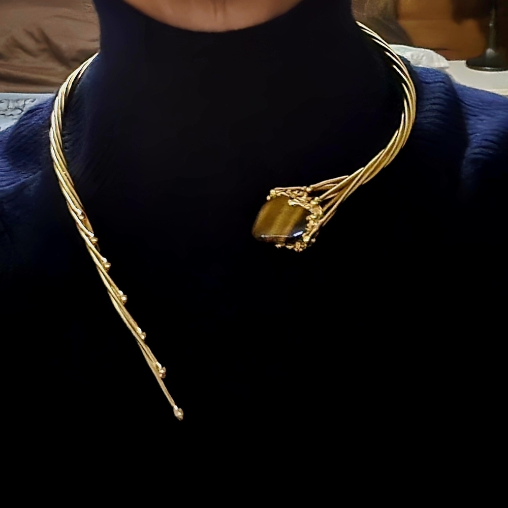 Twisted Gold Necklace with Gemstone Detail